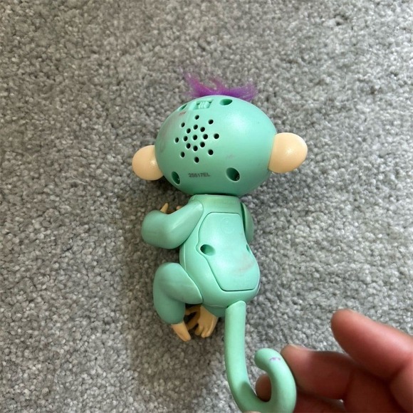 Fingerlings Interactive Baby Monkey Teal with Purple Hair Toy - Picture 4 of 5